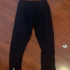 Black cropped lulu lemon workout leggings
